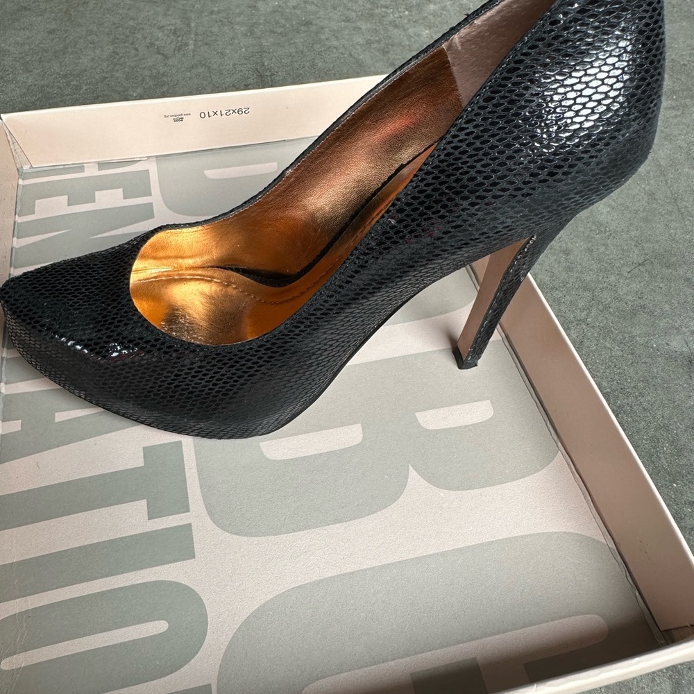 BCBG Black high heels size 6.5